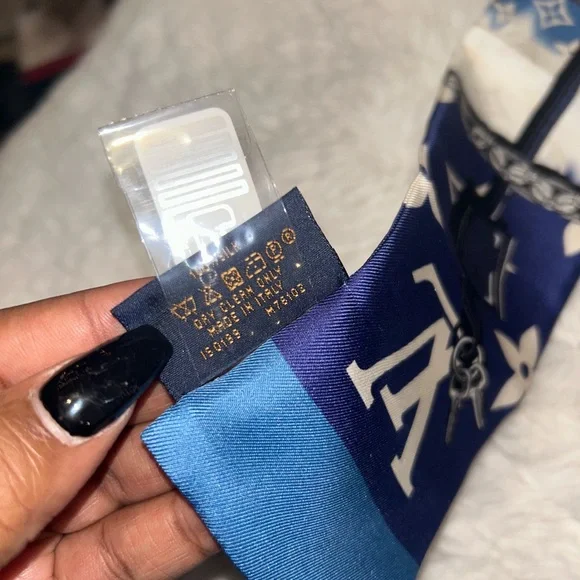 Louis Vuitton Confidential Silk Bandeau - Picture 3 of 10